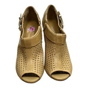 BCBGeneration Booties 8.5 Beige Leather Peep Toe Heeled Ankle Boots Cutout Shoes